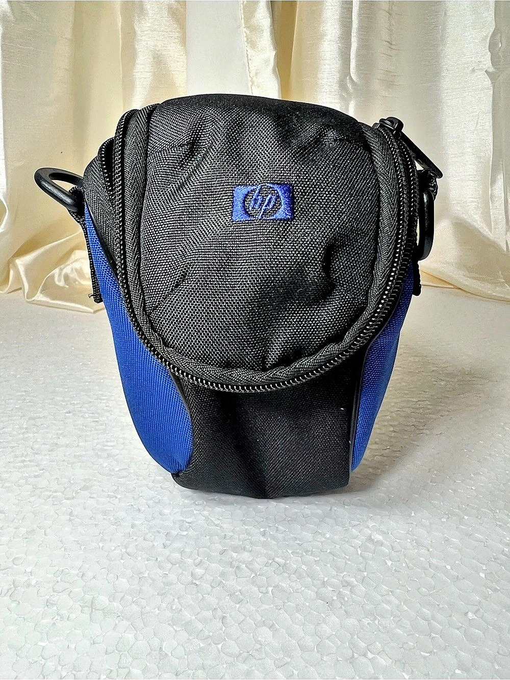 HP Multi-Compartment Travel Bag in Black & Blue